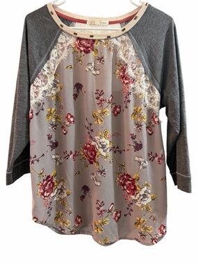 Women’s Rewind XL floral 3/4 gray sleeve with a lace border and  lace back shirt